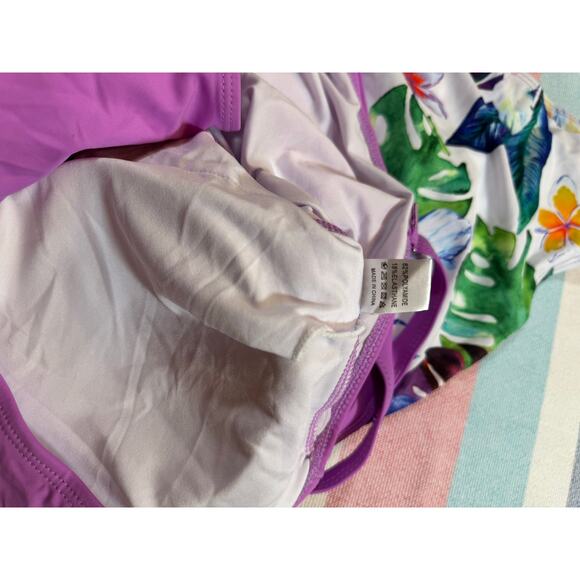 NWOT Floral One Piece Swimsuit - Purple & White - 2XL - Picture 4 of 7